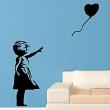 Wall decals design - Wall decal girl with heart balloon - ambiance-sticker.com