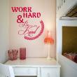 Wandtattoo zitat Work hard & be kind - ambiance-sticker.com