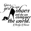 Wandtattoo Give a girl the right shoes - Marilyn Monroe - ambiance-sticker.com