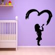 Figures wall decals - Wall decal Children painting a heart - ambiance-sticker.com
