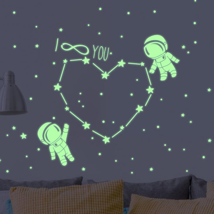 Glow in the dark wall decals - Wall decal glow in the dark astronauts in love - ambiance-sticker.com