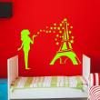 Vinilos decorativos de Paris - Vinilo Mujer en la Torre Eiffel - ambiance-sticker.com