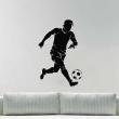 Vinilos deportes y el fútbol - Vinilo decorativo Jugador de fútbol con una pelota - ambiance-sticker.com