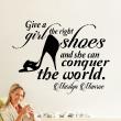 Vinilos decorativos diseños - Vinilo Give a girl the right shoes - Marilyn Monroe - ambiance-sticker.com
