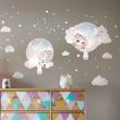 Vinilos infantiles de paredes - Vinilo gigantes globos aerostáticos bohemios, estrellas y mariposas - ambiance-sticker.com