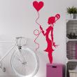 Stickers muraux Amour - Sticker mural Sticker Demoiselle avec un ballon en coeur - ambiance-sticker.com