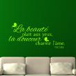 Stickers muraux citations - Sticker La beauté plaît aux yeux - Voltaire - ambiance-sticker.com