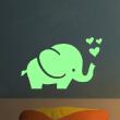 Stickers muraux phosphorescent - Sticker mural Elephant avec des coeurs - ambiance-sticker.com