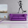Adesivi murali Animali - Adesivo Silhouette donna e cane - ambiance-sticker.com